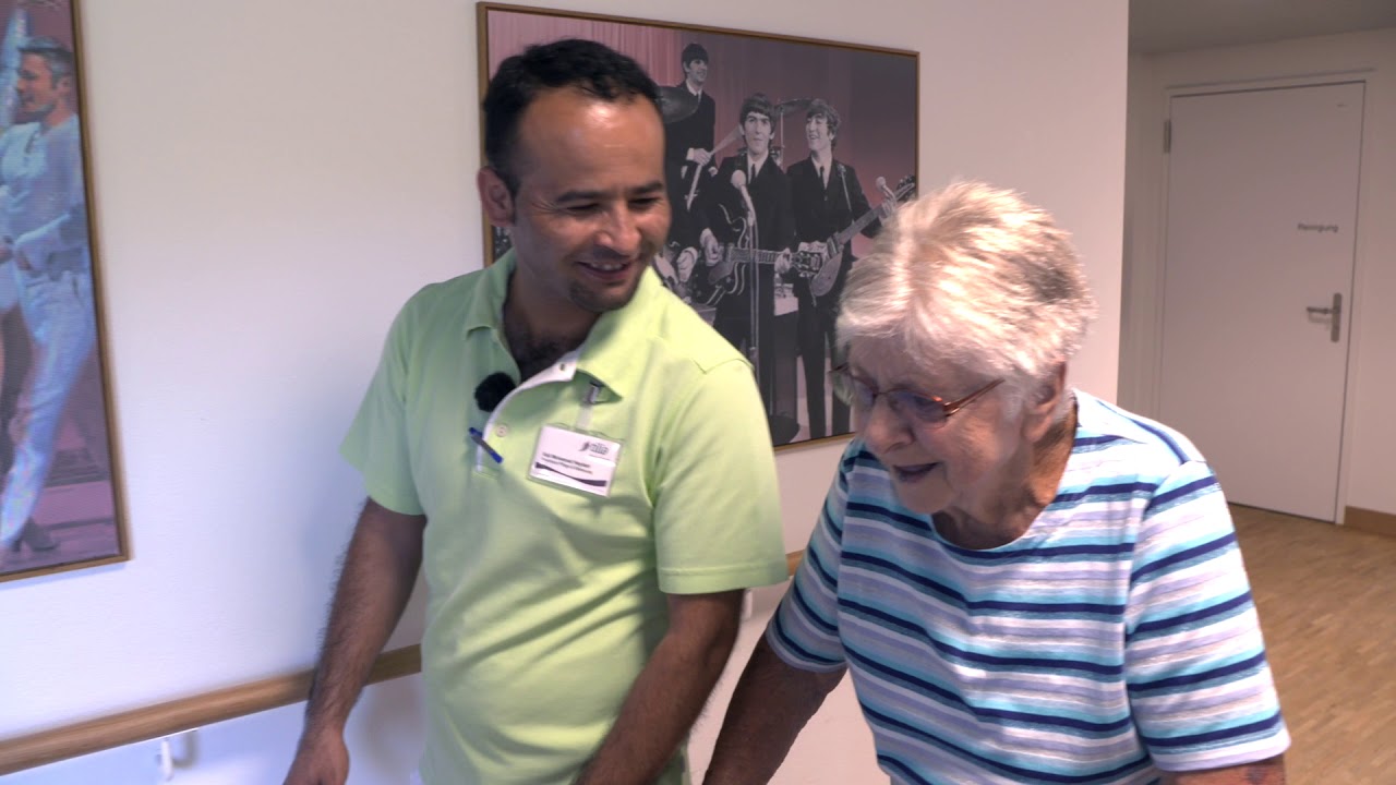 Vali Heydari - Flüchtling als Pflegehelfer