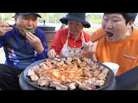두툼하게 썬 솥뚜껑 &amp;quot;숙성 생목살 구이&amp;quot;! (Mature Pork Neck on a cauldron lid) 요리&amp;amp;먹방!! - Mukbang eating show