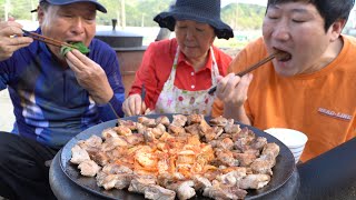 두툼하게 썬 솥뚜껑 "숙성 생목살 구이"! (Mature Pork Neck on a cauldron lid) 요리&먹방!! - Mukbang eating show