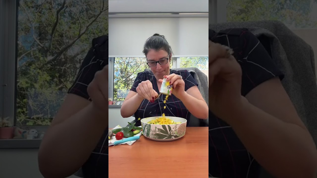 Lets make a salad from my new office 🥗 🥒 🍋 🥑 🍅