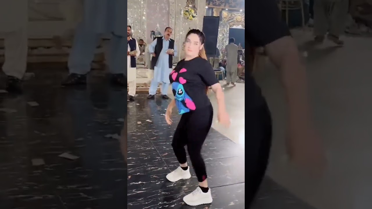 ⁣beautiful shemale girl dancer madem munni jaan in wedding party like model transgender woman