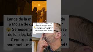 Par l&#39;ange de la mort, Moïse caresse un boeuf