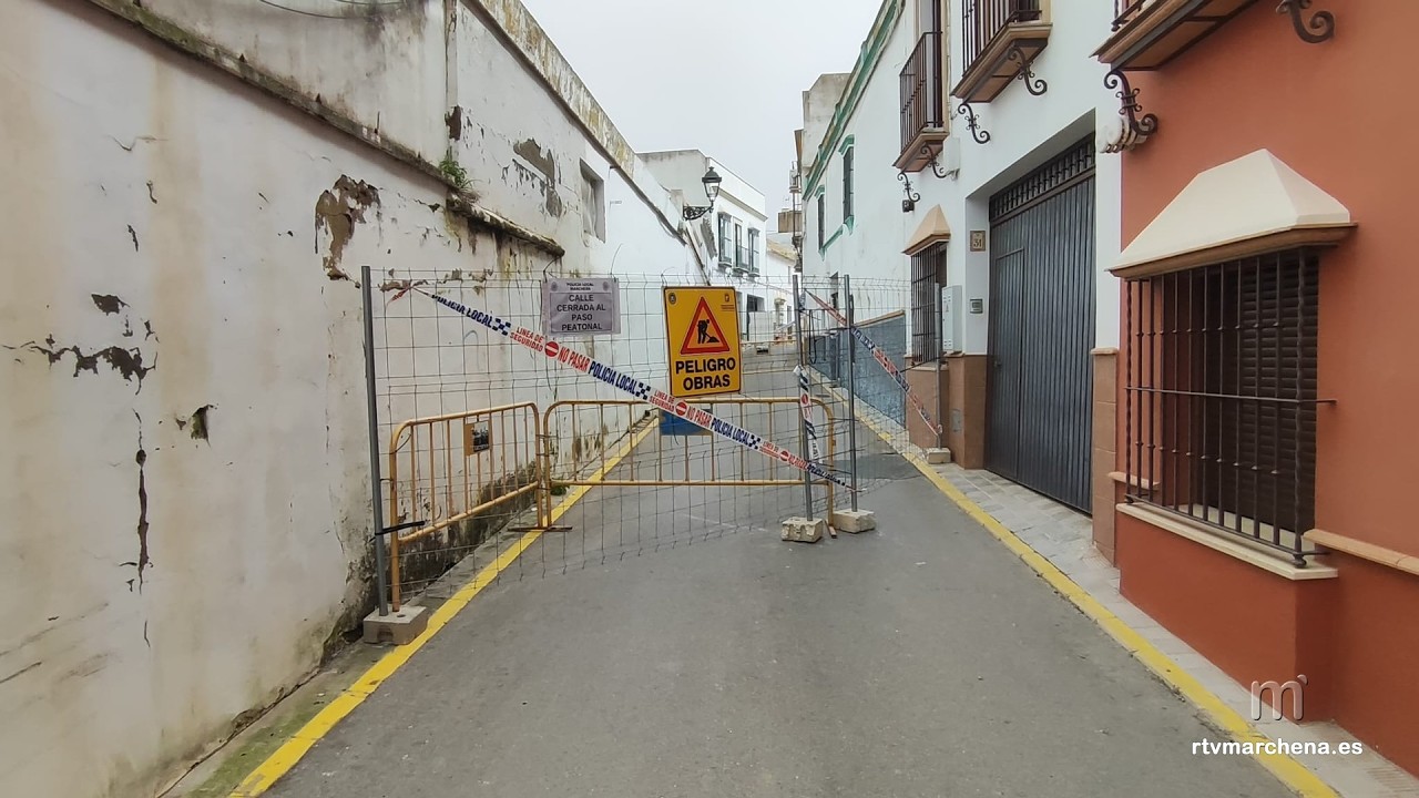 Se corta parte de la calle Buendía por riesgo de desprendimiento en Espíritu Santo número 23