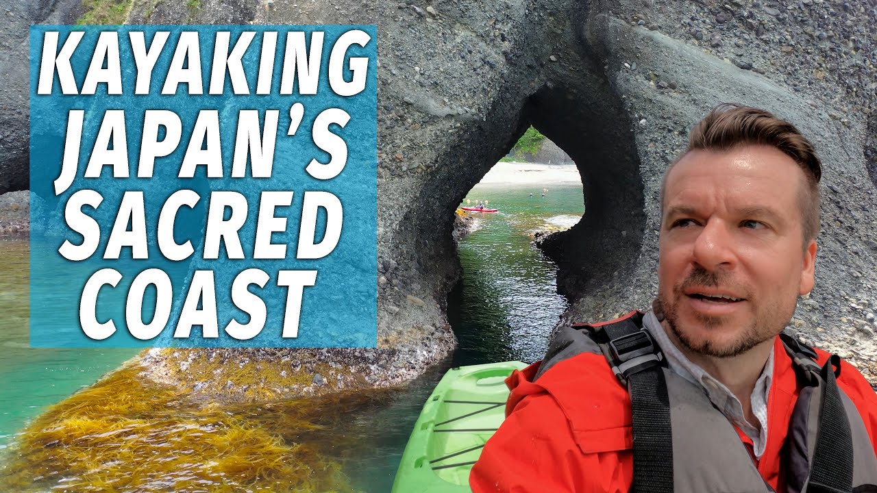 Исследование прибрежных пещер на каяке недалеко от Дзёдогахамы, Япония