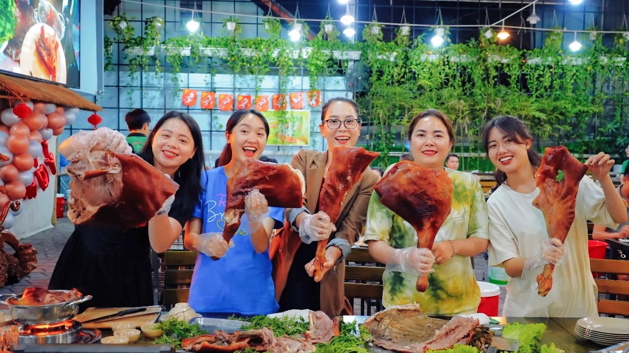 THAM QUAN CHỢ BẾN THÀNH ĂN DÊ QUAY NGUYÊN CON CÙNG TEAM PHẠM DŨNG VÀ BẾP TRÊN BẢN | TUYÊN XINH GÁI