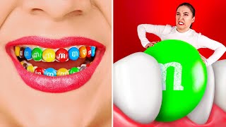 CÓMO COLAR DULCES EN EL DENTISTA || Ideas divertidas para escabullir comida de 123 GO! SCHOOL