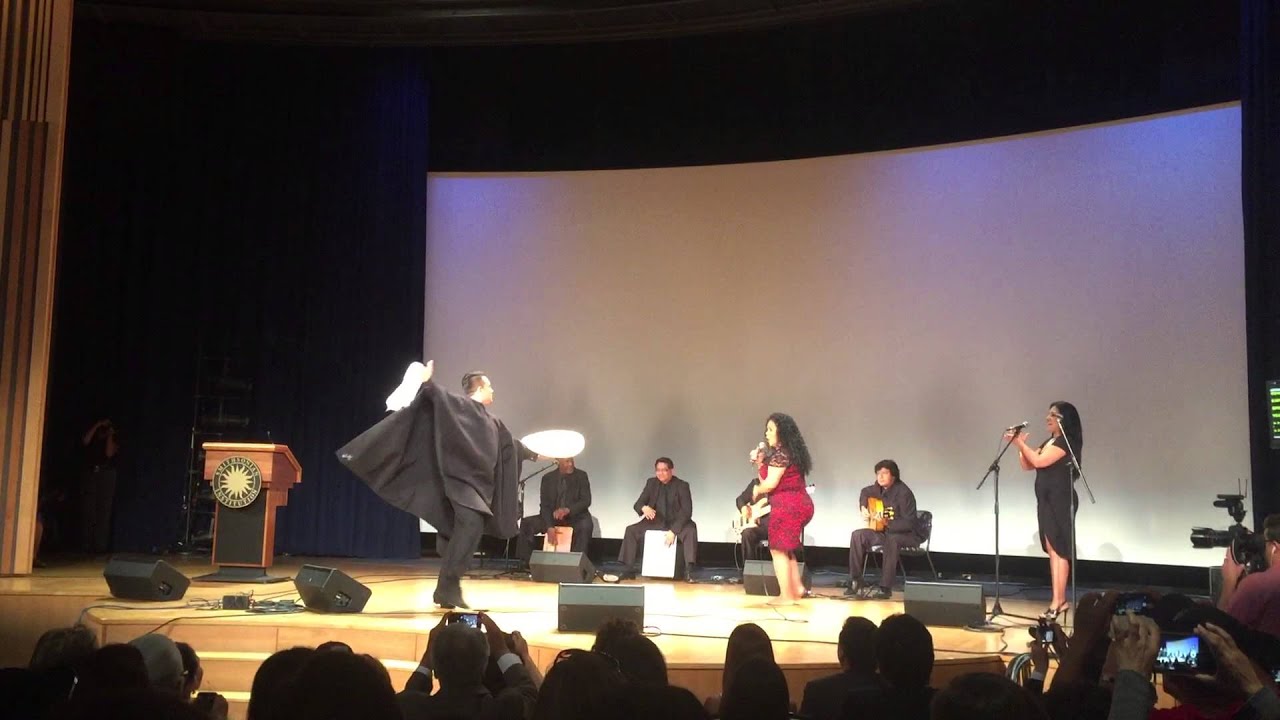 Alfredo DiNatale y  Eva Ayllon con el tema José Antonio, inauguración Folklife 2015 smithsoniam