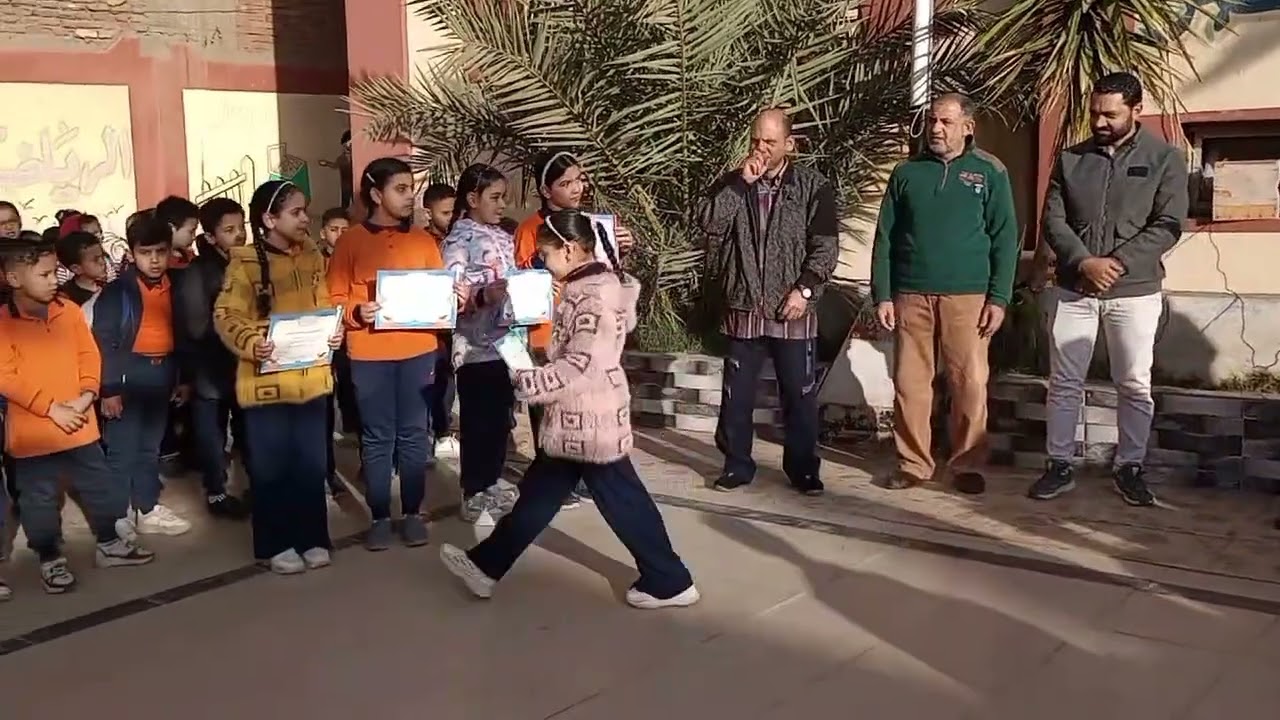 حصاد المجهود مع أوائل المدرسه مع مستر صابر نسيم ابراهيم معلم التاريخ الدراسات الاجتماعيه 