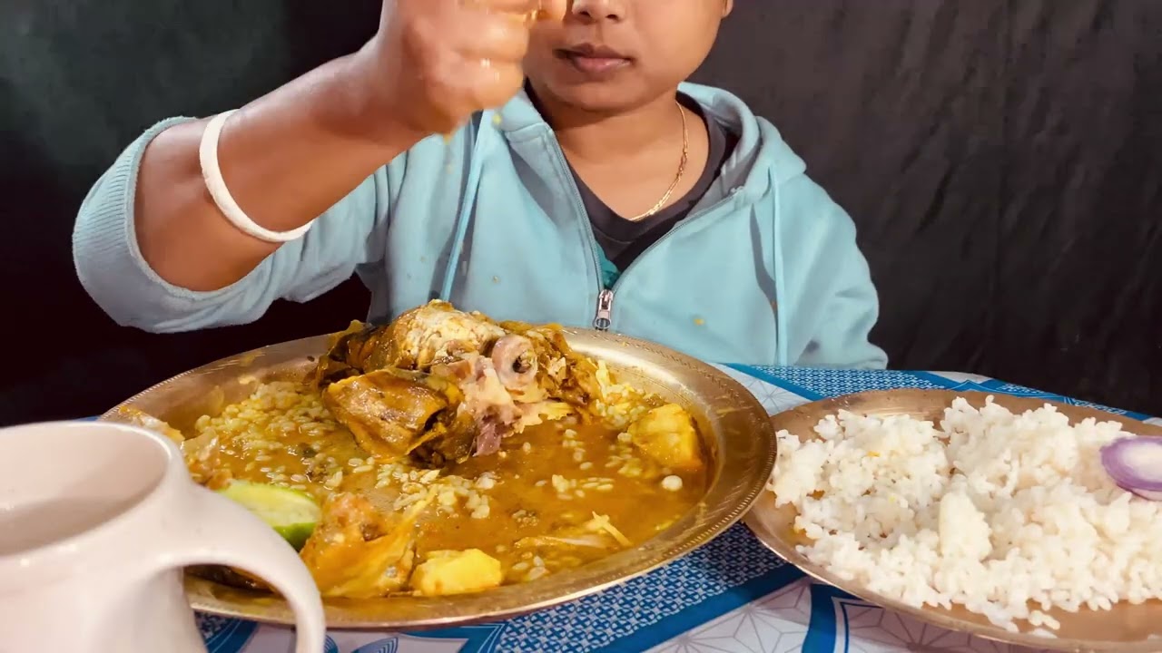 Spicy full goat head curry eating 