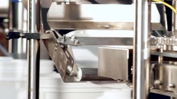 Bucket filling lids feeding press capping machine high speed engine oil filler capper