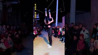 Country Boy Folk Somersault King Continuous Somersaults On The Street