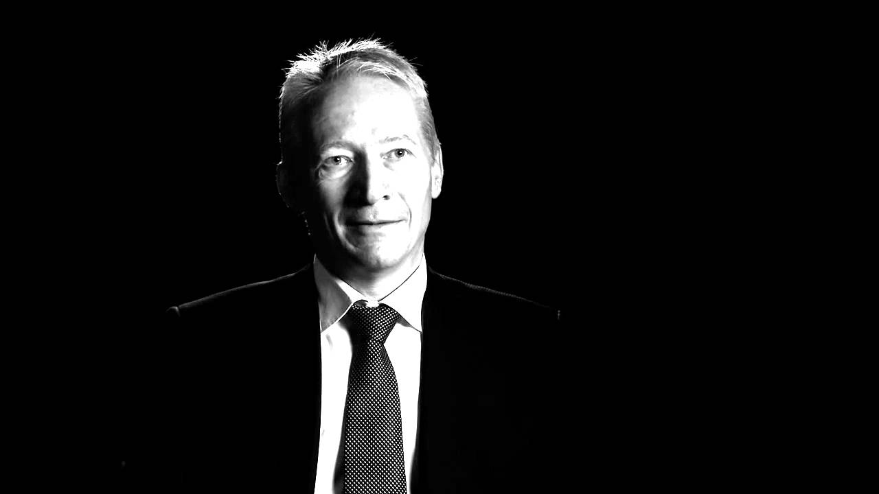 Mød Lars Rasmussen, koncernchef, Coloplast på Korridoren.TV - YouTube