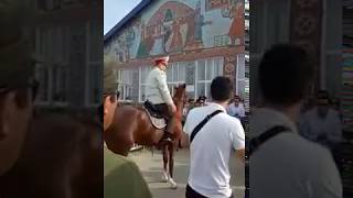 Генерал полиции из Казахстана ловко оседлал коня