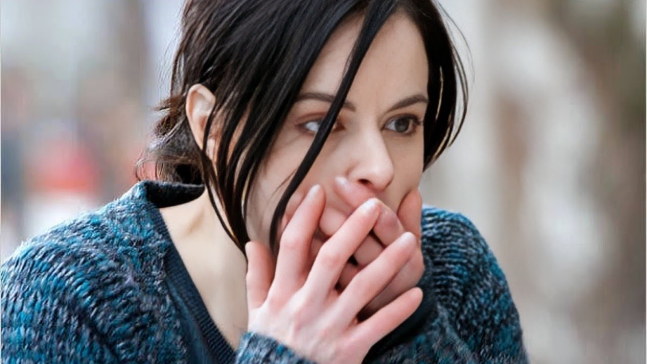 بنت مـرعـ،وبة عشان في سـ/ـفـاح في الحي بس اللي بتعمله صـ،ـادم جدا وغير متوقـع حرفيا  / ملخص فيلم