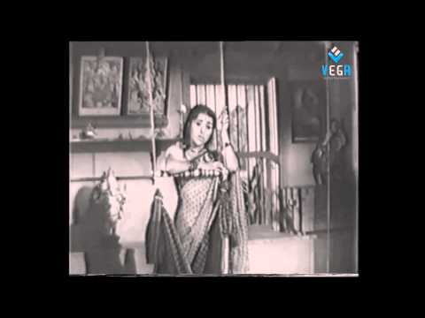 Puguntha Veedu Movie Songs - Kannan Pirantha velayile Song