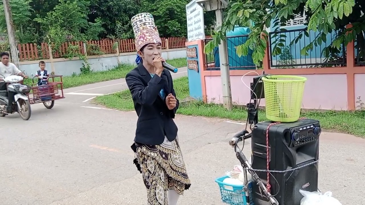 หมอลำ พรชัย 063-027-8511