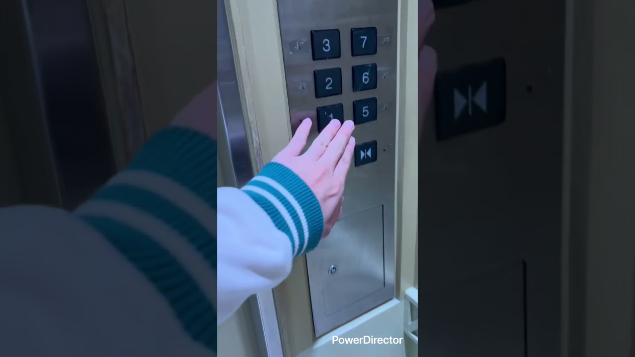 劍湖山飯店的三菱電梯（少見的圓形按鈕）