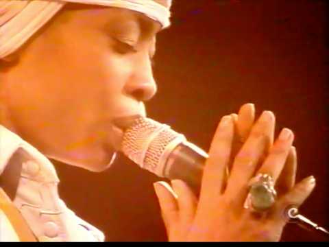 ERYKAH BADU : Los Angeles 2000 - YouTube