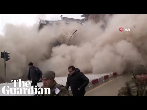 Turkey: people flee as building collapses in Malatya after second earthquake