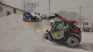 Manitou MT420 and 8' Kage Snowfire Moving Snow by Star Equipment, Ltd. 13,329 views 3 years ago 47 seconds