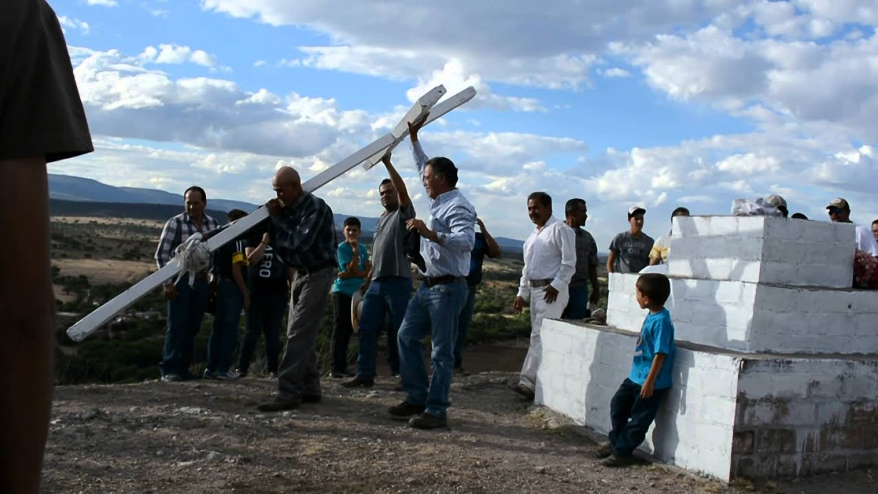 Bajada de la cruz remudadero de abajo 2 de mayo 2014 - YouTube