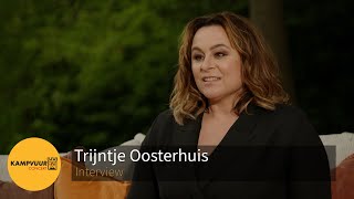 Video thumbnail of "Trijntje Oosterhuis - Interview over 'Ken Je Mij' | Kampvuurconcert 2022"