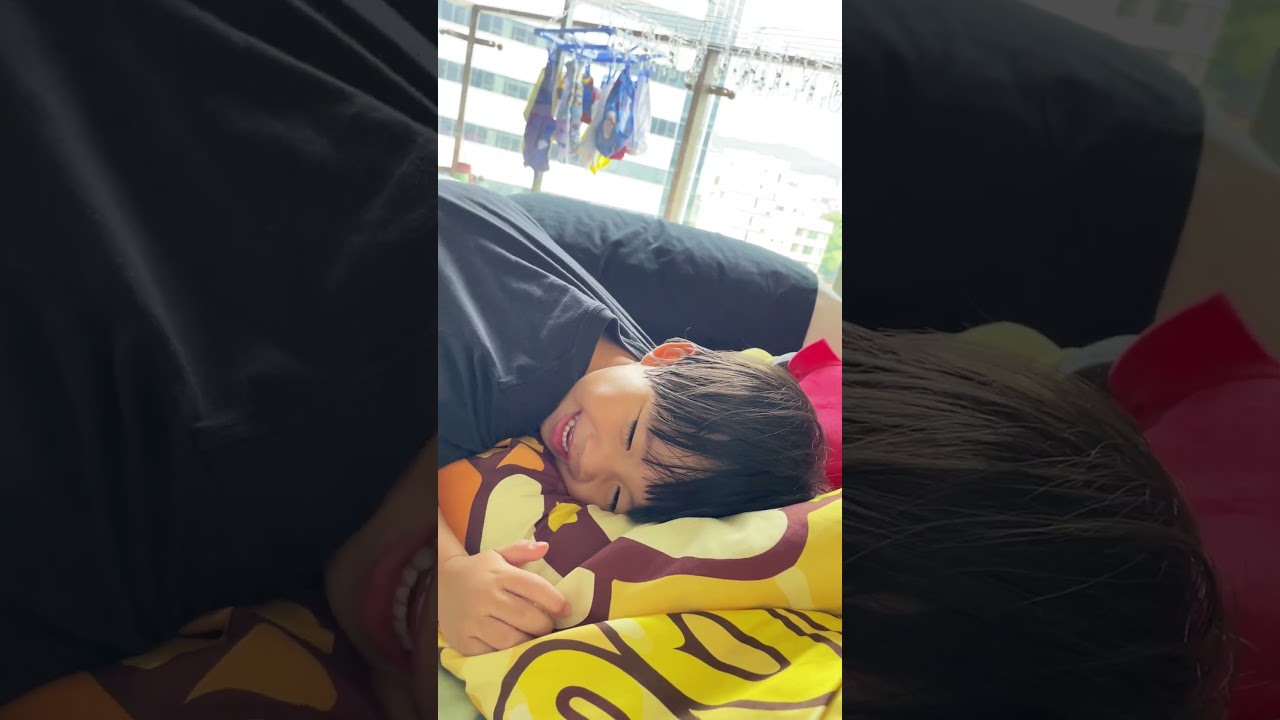 午睡前扭屁股🤣 大家週末要好好休息🤩🤩🤩 縮圖