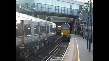 DBS Class 67,  67005 Queens Messenger, 1Z87 Passing Shephards Bush (26th November 2011)