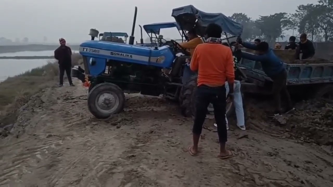 Sonalika DI 750 III stuck with trolley 