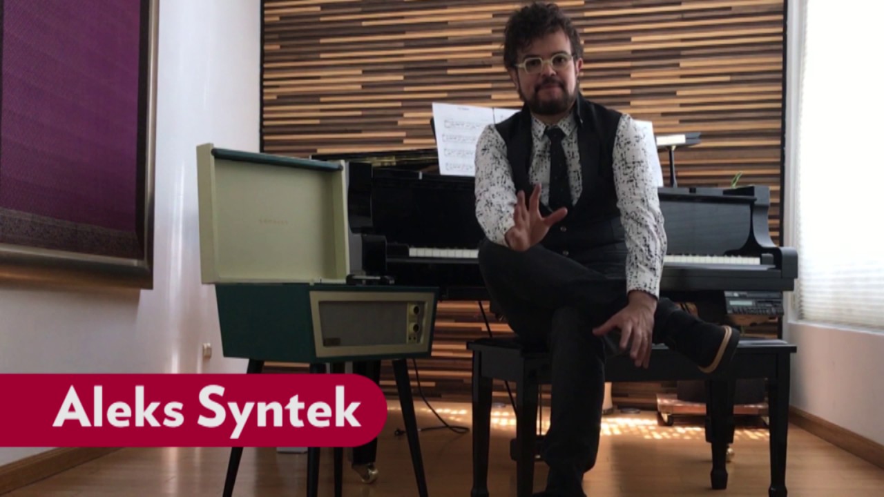 Aleks Syntek nos abre las puertas de su estudio - YouTube