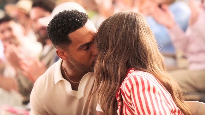 Emily & Alfie | Kiss Scene | Emily in Paris - Season 4 Part 1 (Lily Collins  & Lucien Laviscount)