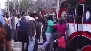 Drama Angry Kenyans Pull Out Kanjo Out Of Matatu As He Was Trying To Take Bribe From The Driver