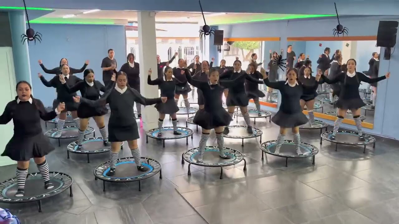 Coreografía the addams // Halloween 👻 al estilo jumping is life 