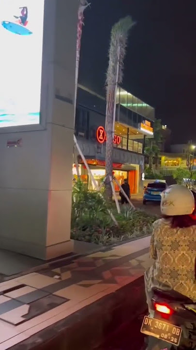 Jalan Jalan Malam di Kuta