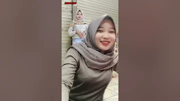 SOLEHOTTT???? belahan kenikmatan kelihatan !! tiktok Viral Cewek hijab