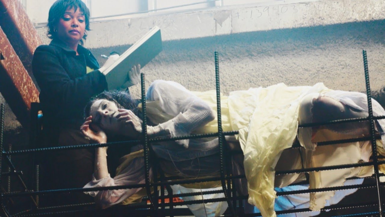 الشرطة بتلاقي جـ ـثة بنت متجمدة ومـ ـدفونة في الخرسانة بقالها 5 سنين والصادمة لما بنعرف مين الجـاني 