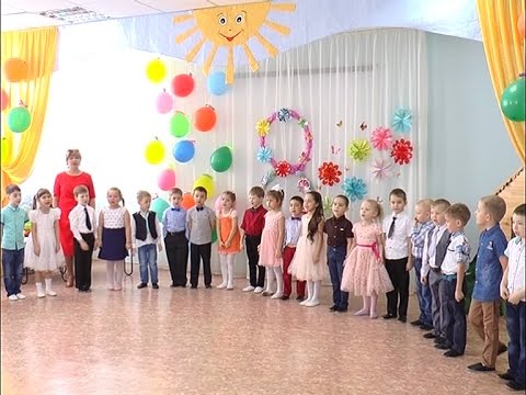 Мальчишки в роли девчонок, а девочки …празднуют