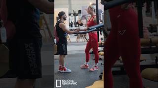 Calistenico Medio Incontra Una Bodybuilder Alpha Nel Suo Territorio. Danila Cattani