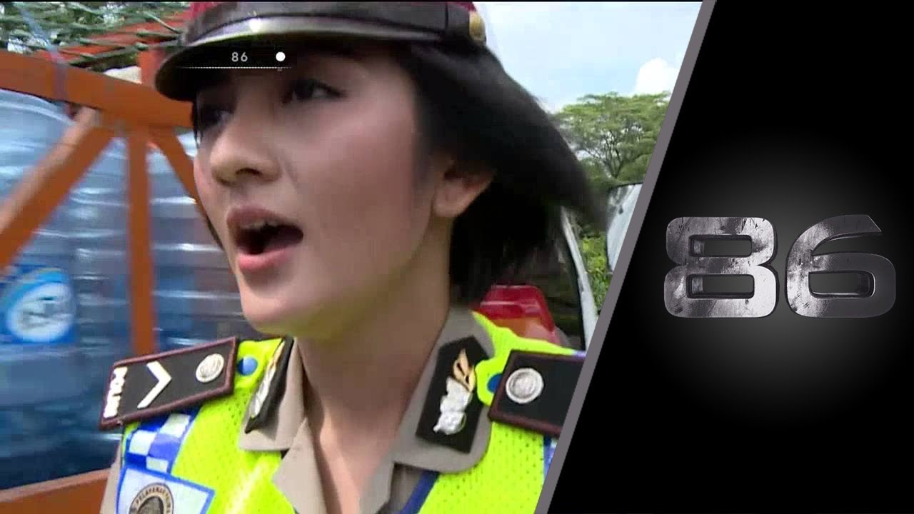 Bripda Ricca Penertiban Pelanggar Lalu Lintas Di Tol Jagorawi 86