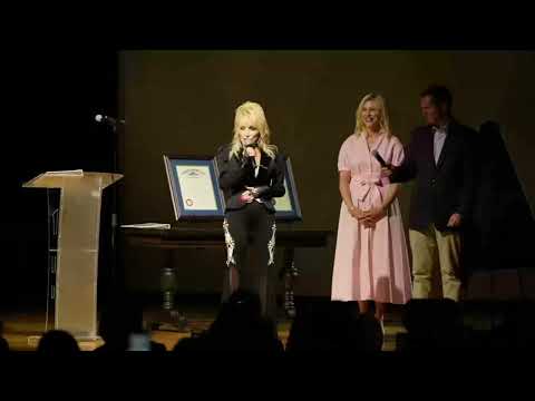 Dolly Parton becomes Kentucky's newest Colonel