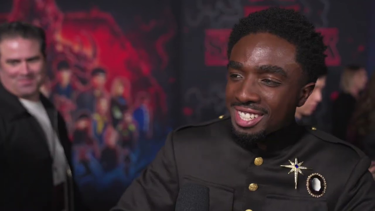 Интервью с Калебом Маклафлином на мировой премьере «Очень странных дел 5»