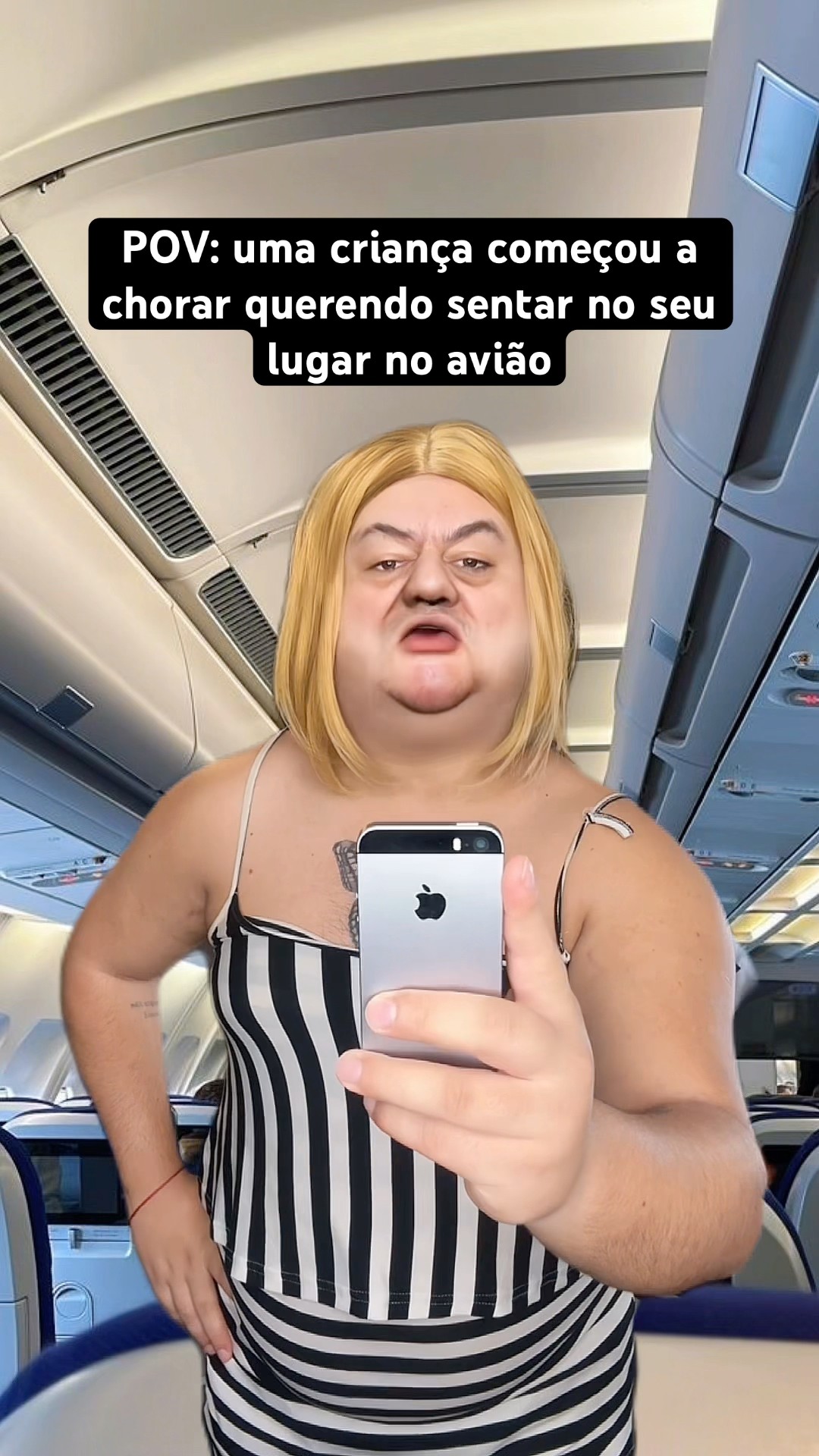 UMA CRIANÇA COMEÇOU A CHORAR QUERENDO SENTAR NO SEU LUGAR NO AVIÃO