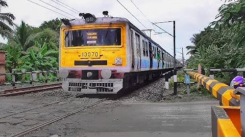 Honking 09 Coach & 12 Coach Colourful EMU Local Trains Skip Between Busy Railgate | Eastern Railways