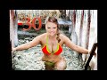 Купание русских девушек в крещенский мороз. Russian beauties bathe in an ice hole in the bitter cold