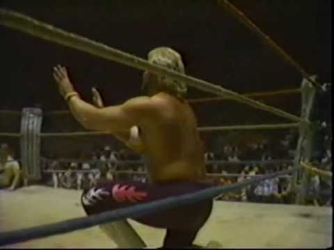 Jerry Lawler vs Eddie Gilbert (Fiery 'No DQ' Match...