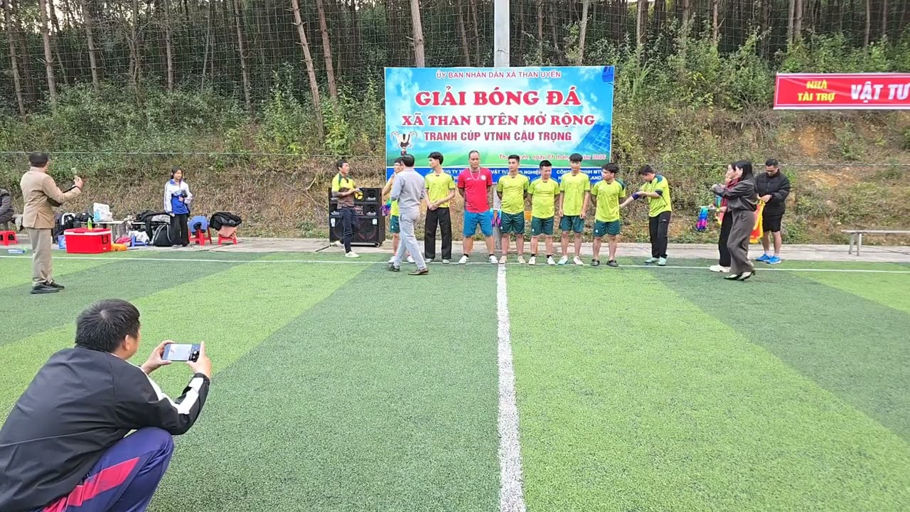 Bế mạc Giải bóng đá xã Than Uyên mở rộng tranh cup VTNN Cậu Trọng