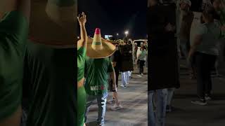 EL MUNDIALMENTE FAMOSO YAHIR, EL CUATE DE LA BOCINOTA EN LA ESPALDA EN EL ALLEGIANT STADIUM.