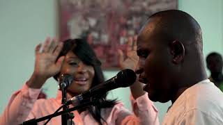 ADDAQUAY AND THE CHORUS featuring OKYEAME KWAME & CYNTHIA (Daughters of glorious Jesus)