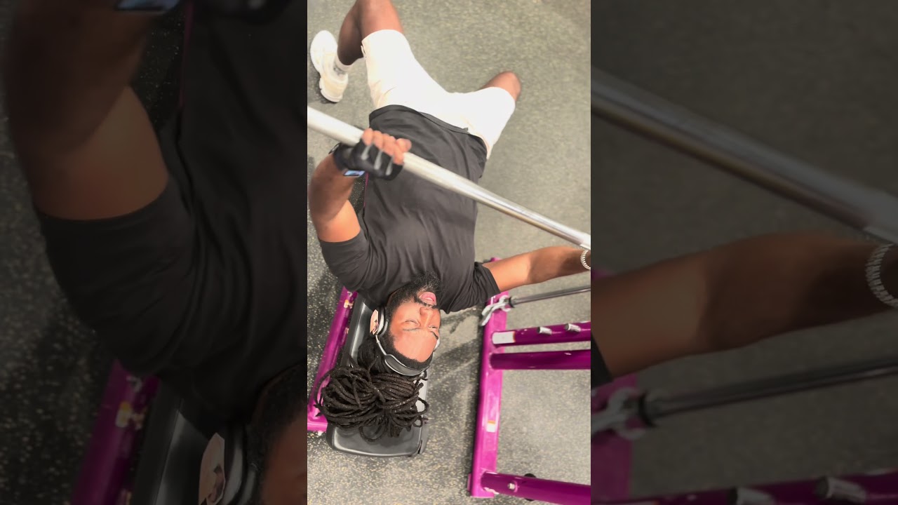 ⁣225 on the bar. I can lift your big ass grandma. No shortcuts, just work!#225bench #strengthtraining