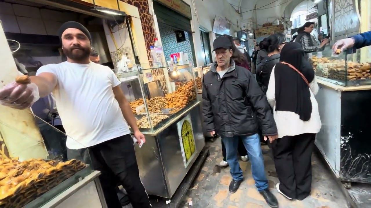 بالعاصمة التونسية ستجد بوابة تأخذك إلى عالم وكأنك انتقلت بعجلة الزمن إلى عصور تاريخية قديمة #تونس 